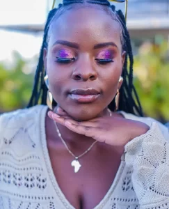 Elegant makeup look by makeup artist Rebecca Nkatha (IG:@blended_by_becca) in 2021